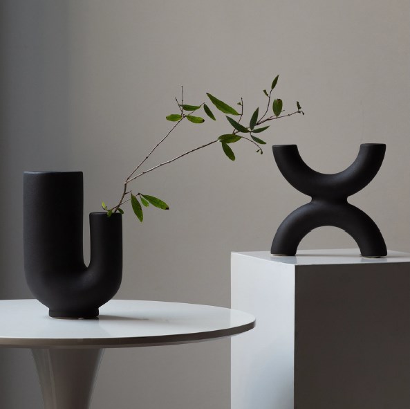 Ваза декоративная черная
